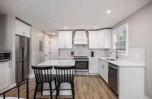 Hillsboro West End Apartment | The Nomad | 48-Person Hillsboro Village Retreat | Studio & 1BR Spaces