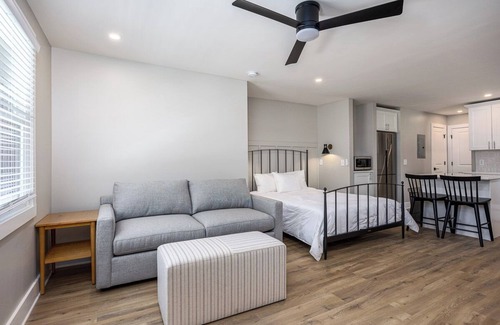 Hillsboro West End Apartment | The Nomad | 48-Person Hillsboro Village Retreat | Studio & 1BR Spaces