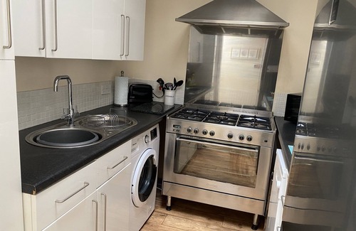 Locks Heath Apartment | ‘The Nook’ a self-contained 1 bedroom annexe in quiet area with local amenities