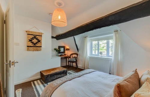 South Cerney Apartment | The Nook, Newly Available Relaxed 2 bed, Cotswolds