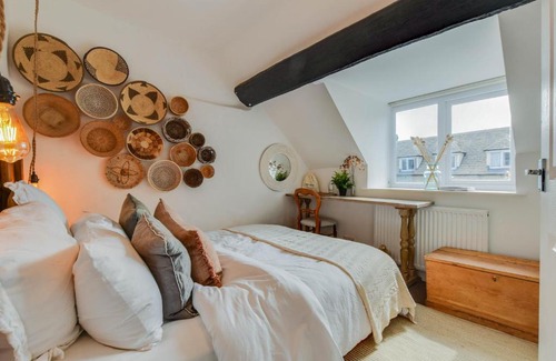 South Cerney Apartment | The Nook, Newly Available Relaxed 2 bed, Cotswolds