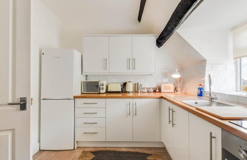 South Cerney Apartment | The Nook, Newly Available Relaxed 2 bed, Cotswolds