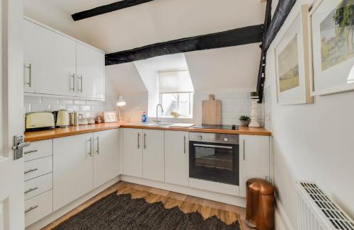 South Cerney Apartment | The Nook, Newly Available Relaxed 2 bed, Cotswolds