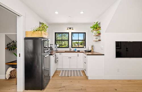 Paso Robles Apartment | The Nook on Hilltop - Minutes to downtown Paso Robles, Pet Friendly!