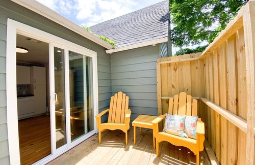 Mountain View Cabin | The Nook on Main ~ Walk to restaurants and shops!