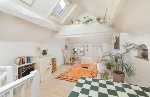 Frome House | The Nook - Stylish Homestay - Heart of Frome
