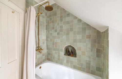 Frome House | The Nook - Stylish Homestay - Heart of Frome