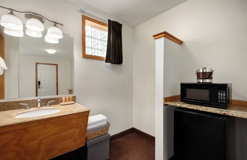 Downtown Steamboat Springs Hotel | The Nordic Lodge
