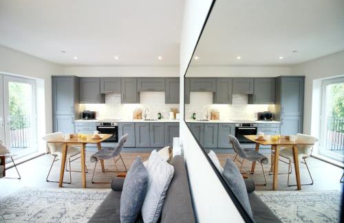 Cathays Apartment | The North - City Centre 3 Bed Flat with Parking and Balcony
