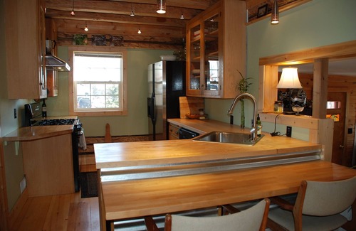 Grand Marais Cabin | The North Shore Fisherman's Cabin- historic