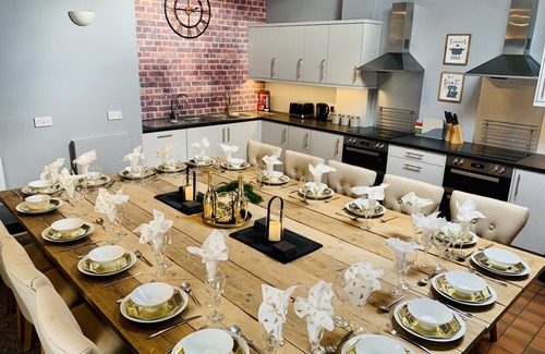 Flint Apartment | The North Wales Gathering - 9 Bedroom - EV Charging