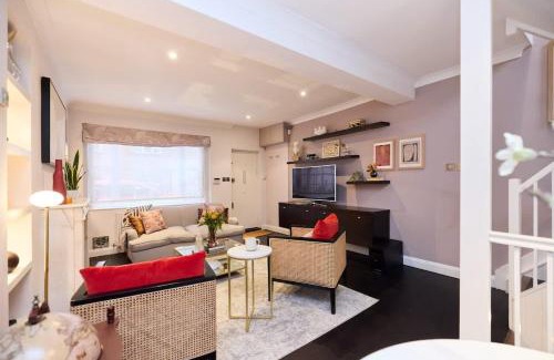 Campden House | The Notting Hill Gate Crib - Relaxing 2BDR House