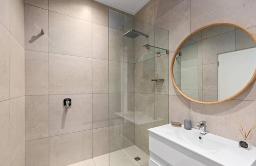 Clifton Apartment | The Number Collection 5101