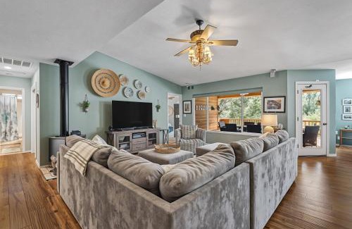 Groveland House | The Nut House - Lovely Home with Hot Tub home