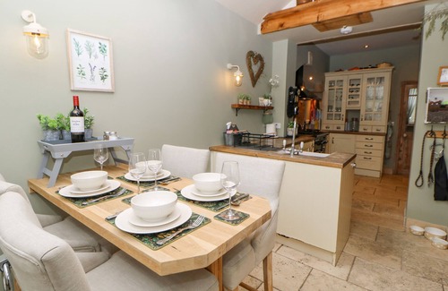 Chester-le-Street Cottage | THE NUTSHELL, pet friendly, with a garden in Chester-Le-Street
