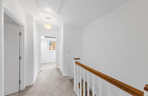 Dartford House | THE OAK - An Elegant 2 Bedroom House in Dartford - London Zone 8