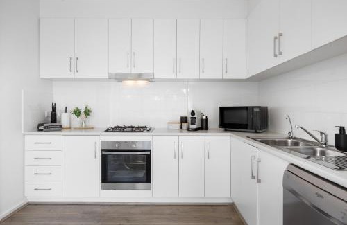 Kidman Park Apartment | The Oak Grove - Dedicated Workspace, WiFi, Parking