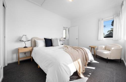 Kidman Park Apartment | The Oak Grove - Dedicated Workspace, WiFi, Parking