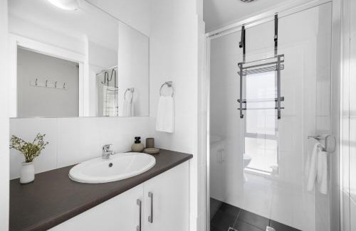 Kidman Park Apartment | The Oak Grove - Dedicated Workspace, WiFi, Parking