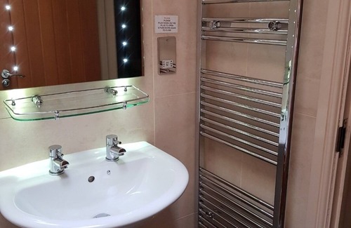 Ledbury Bed & Breakfast | The Oak Inn Staplow