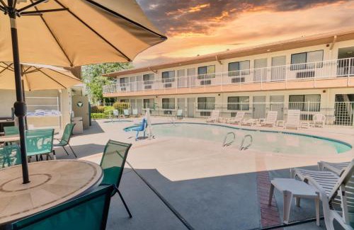 Oakhurst Hotel | The Oakhurst Inn at Yosemite