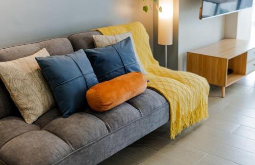 Bagumbayan House | The Oasis 1 BR with Pool Sauna Gym and More