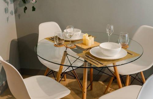 Bagumbayan House | The Oasis 1 BR with Pool Sauna Gym and More