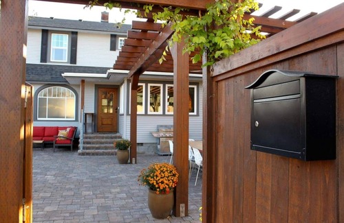Walla Walla House | The Oasis Downtown 3 BR with Pool