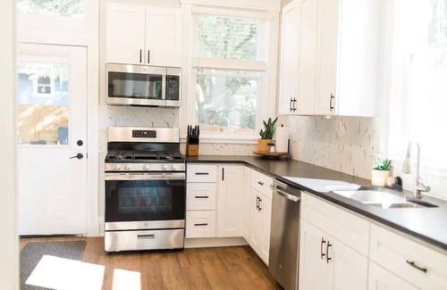 Walnut Hills House | The Oasis- Hot tub&Walk to Bars