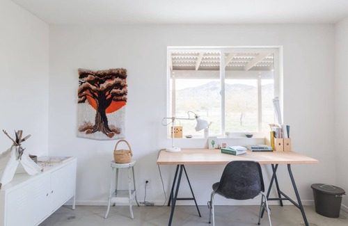 Yucca Valley House | The Ocotillo-Secluded Stargazing, Hot Tub, Art Gallery, Hiking + Stunning Views!
