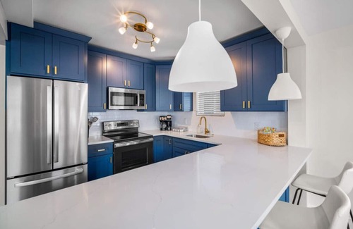 North End Apartment | The Octopus House: Stylish 2BR Getaway - Sleeps 6