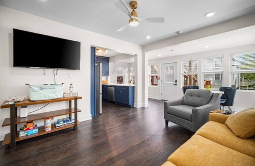 North End Apartment | The Octopus House: Stylish 2BR Getaway - Sleeps 6