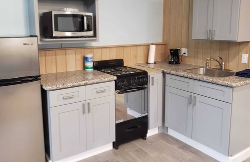 Man O War Cay Apartment | "The Office" Studio - Close to Beach, Dock slip included