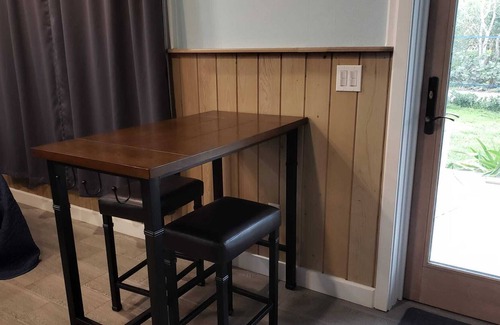 Man O War Cay Apartment | "The Office" Studio - Close to Beach, Dock slip included