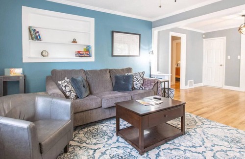South Kansas City House | The Ohana House, King Bed, TV in Both Bedrooms MKCH6129