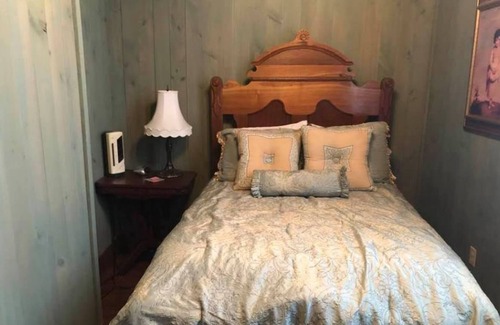 Allardt House | The Old Allardt Schoolhouse