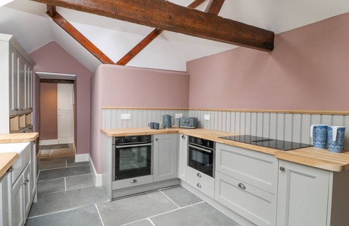 Avebury Cottage | THE OLD BAKEHOUSE, pet friendly, character holiday cottage in Avebury