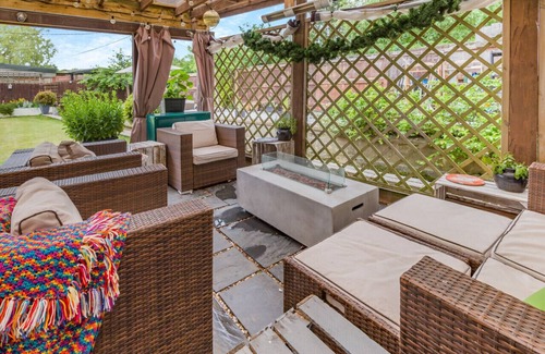 Great Shefford House | The Old Bakery - Five Bedroom House, Sleeps 10
