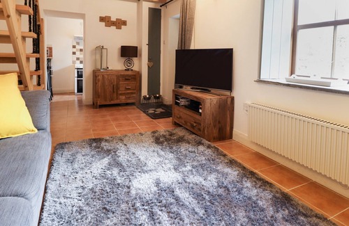 Manod House | THE OLD BAKERY, pet friendly, character holiday cottage in Penmachno