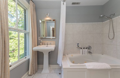 Old Town Historic District Bed & Breakfast | The Old Bank House Bed & Breakfast