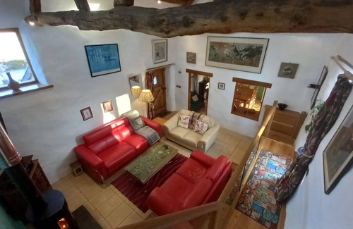 Corwen House | The Old Barn. 25mns drive to Snowdonia National Park. 18thC original features