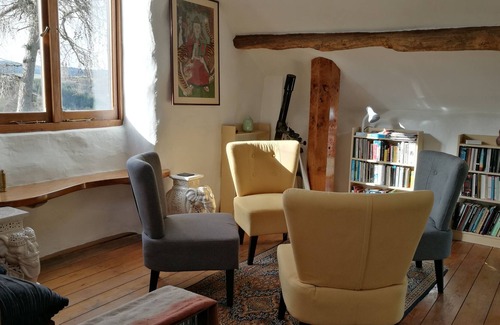 Corwen House | The Old Barn. 25mns drive to Snowdonia National Park. 18thC original features