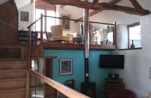 Corwen House | The Old Barn. 25mns drive to Snowdonia National Park. 18thC original features