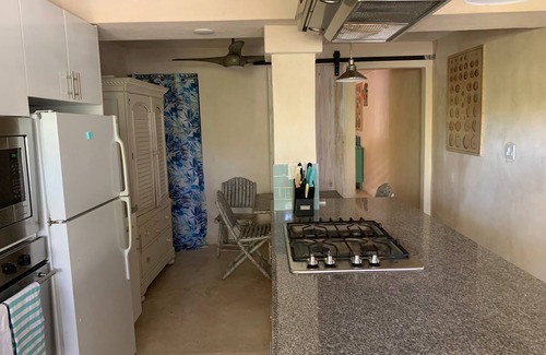 Providenciales Apartment | The Old Beach House.n2 bedroom, 2 bath, apartment, set in quiet neighbourhood.