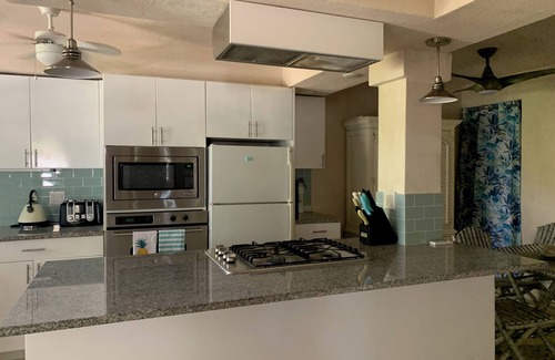 Providenciales Apartment | The Old Beach House.n2 bedroom, 2 bath, apartment, set in quiet neighbourhood.