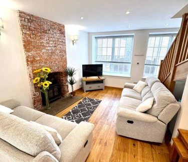Thornbury House | The Old BlackSmiths