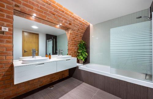 Telheiro Apartment | The Old Brick Factory
