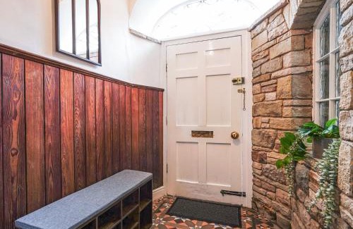 Chapel en le Frith House | The Old Bulls Head