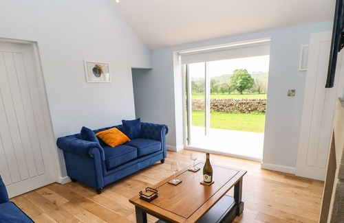 Eggleston House | THE OLD BYRE, pet friendly, with hot tub in Middleton-In-Teesdale