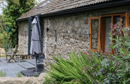 South Tawton Cottage | The Old Calf House - sleeps 2 guests in 1 bedroom